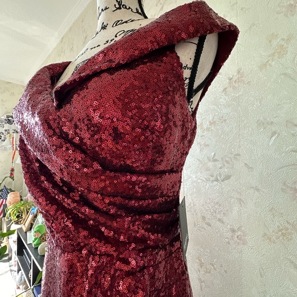 Marina Stylish floor length evening gown.Size 10. - Picture 3 of 16